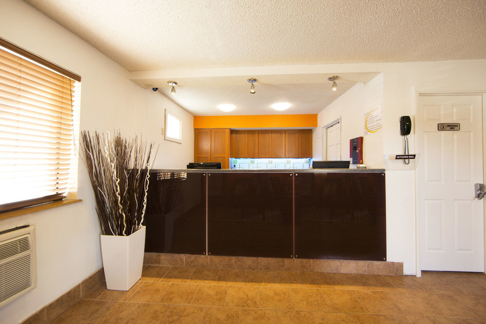 Super 8 By Wyndham Dubuque Motel Bagian luar foto