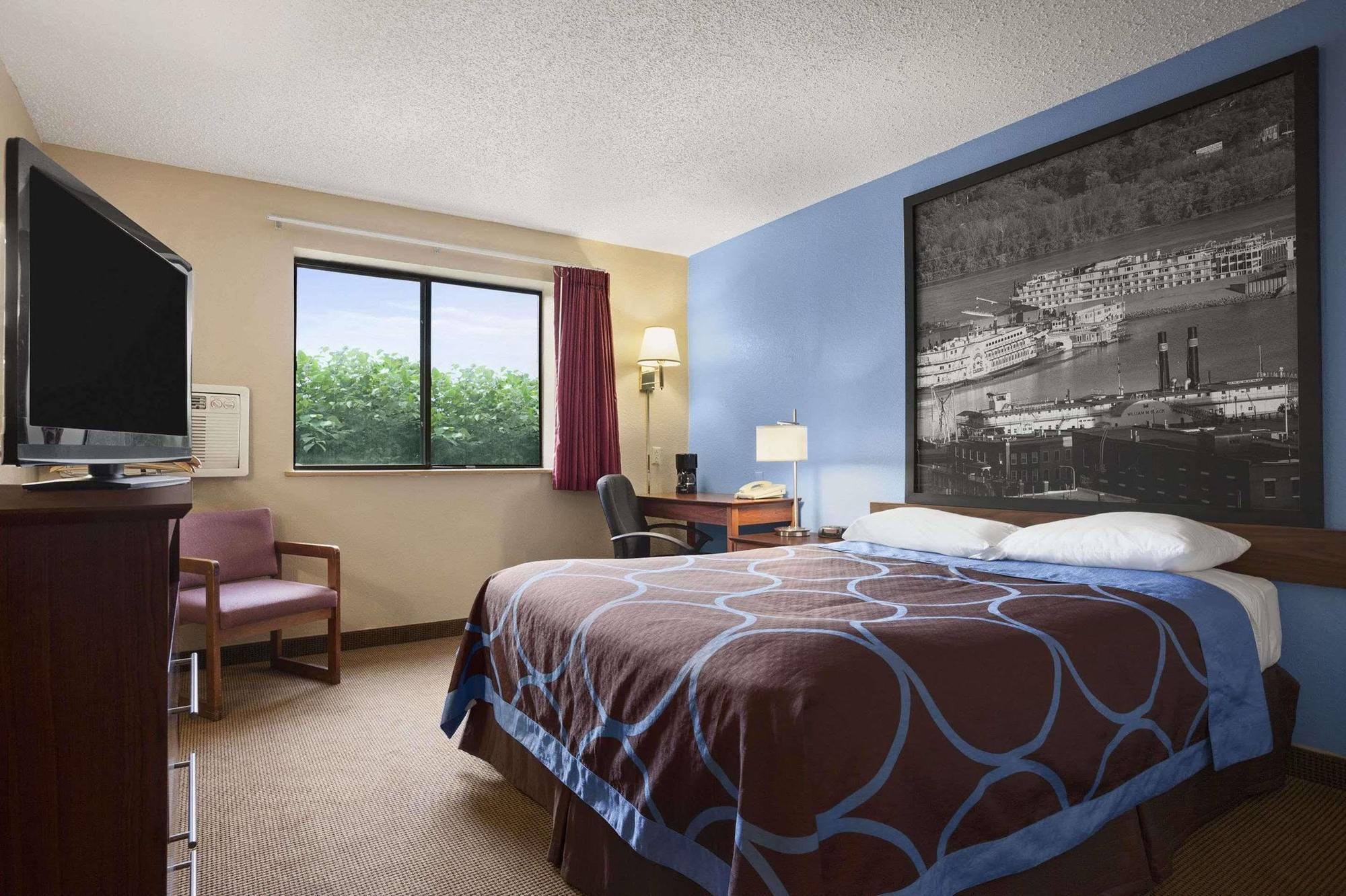 Super 8 By Wyndham Dubuque Motel Bagian luar foto