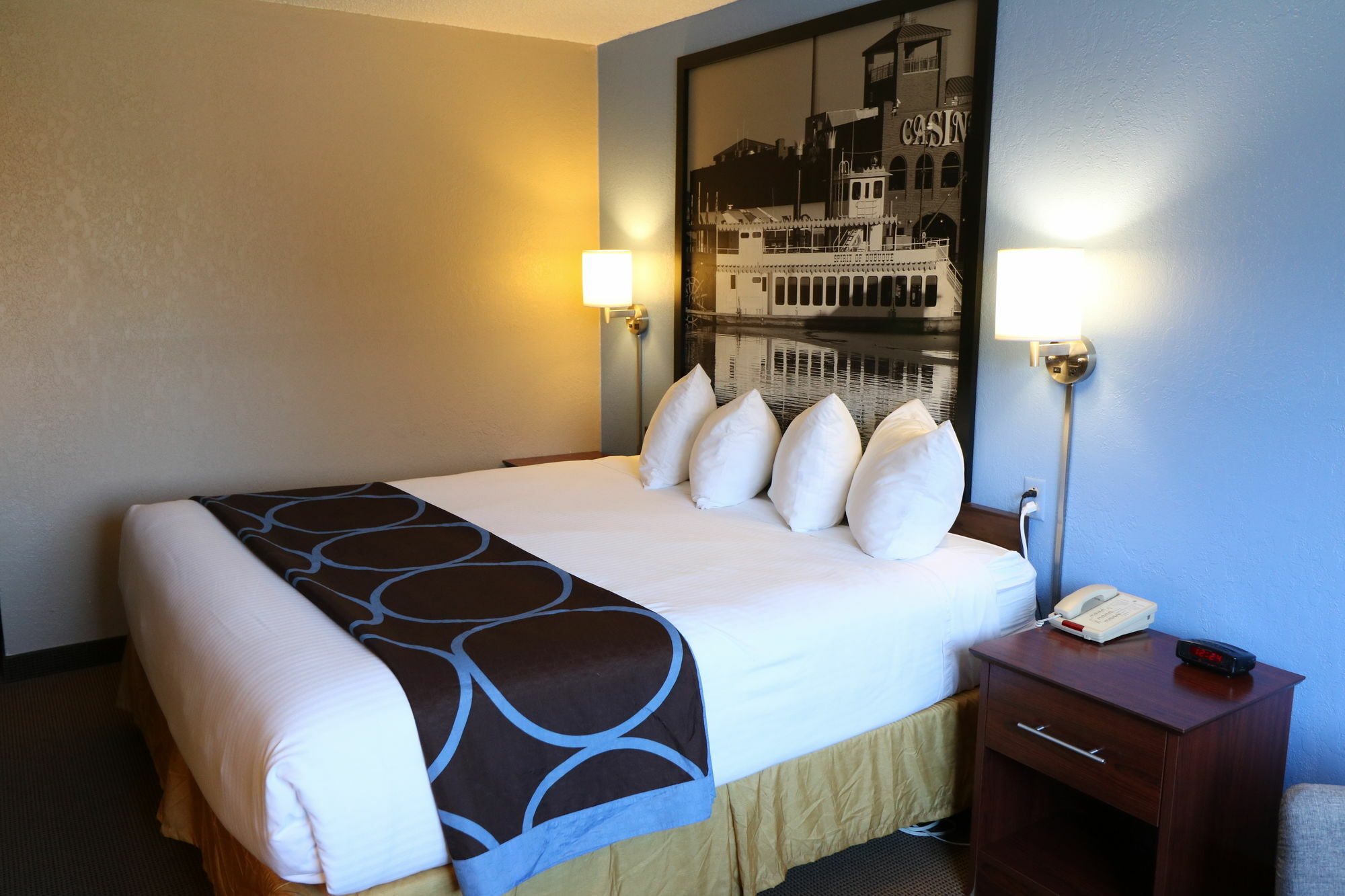 Super 8 By Wyndham Dubuque Motel Bagian luar foto