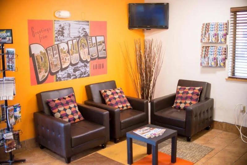 Super 8 By Wyndham Dubuque Motel Bagian luar foto